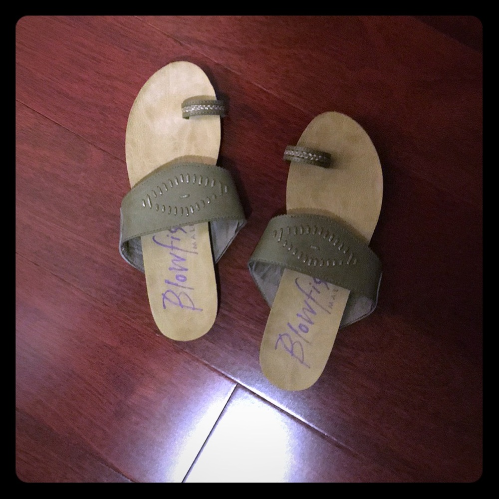 Blowfish size 8 olive green sandals